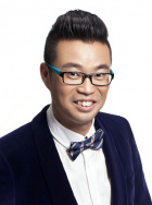 小男孩醒来发现被戴困龙锁